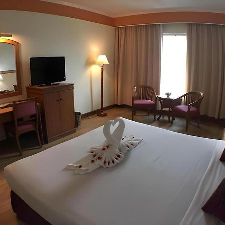Sakura Hotel Hat Yai Bagian luar foto